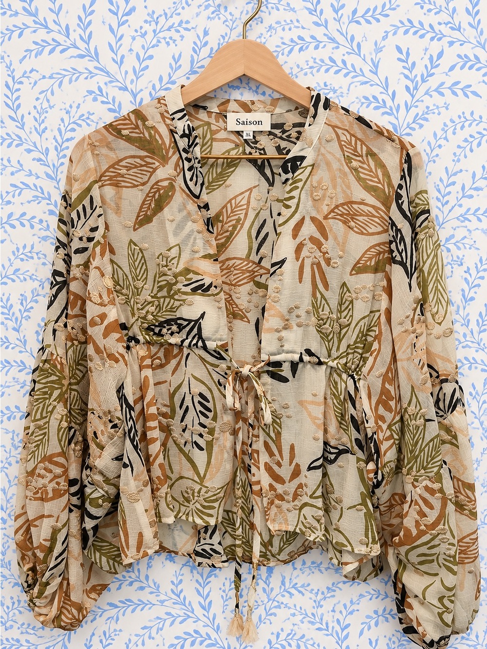 En Saison Nina Tropical Print Tie Closure Long Sleeve Blouse like new